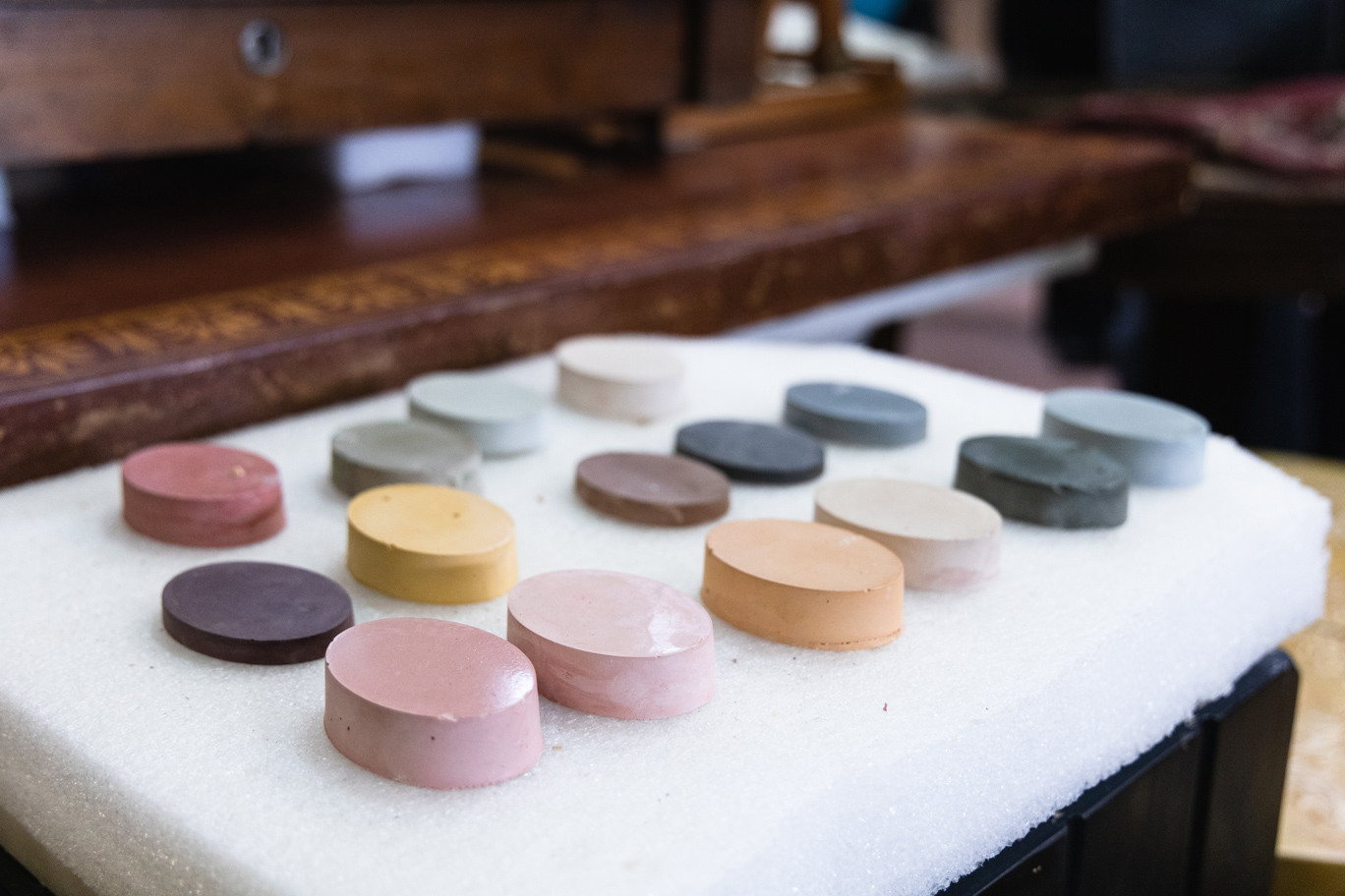 Scatti realizzati durante il progetto "L'Arte della Scagliola nell'Era Digitale". Foto di Athos Arcuri