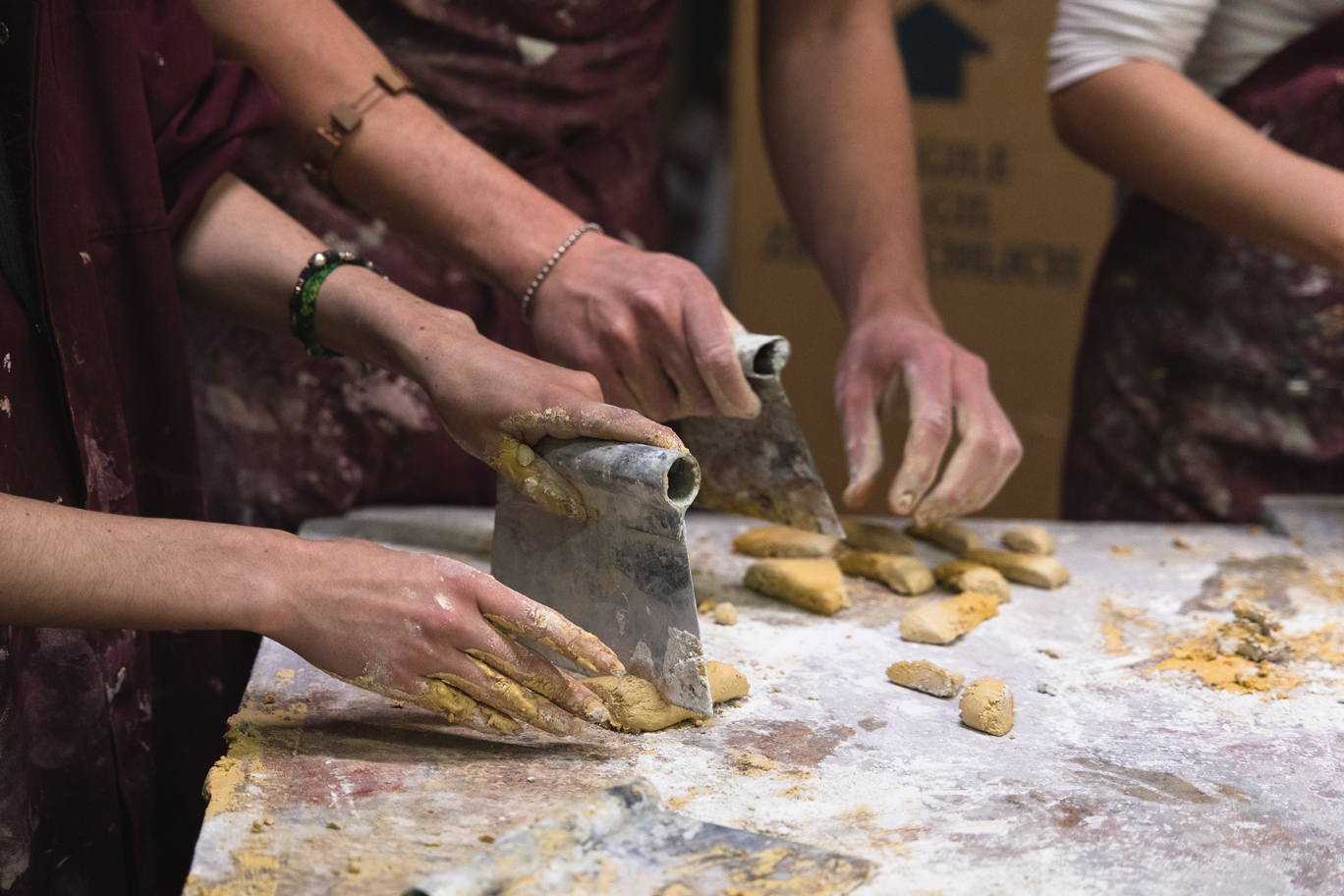 Scatti realizzati durante il progetto "L'Arte della Scagliola nell'Era Digitale". Foto di Athos Arcuri