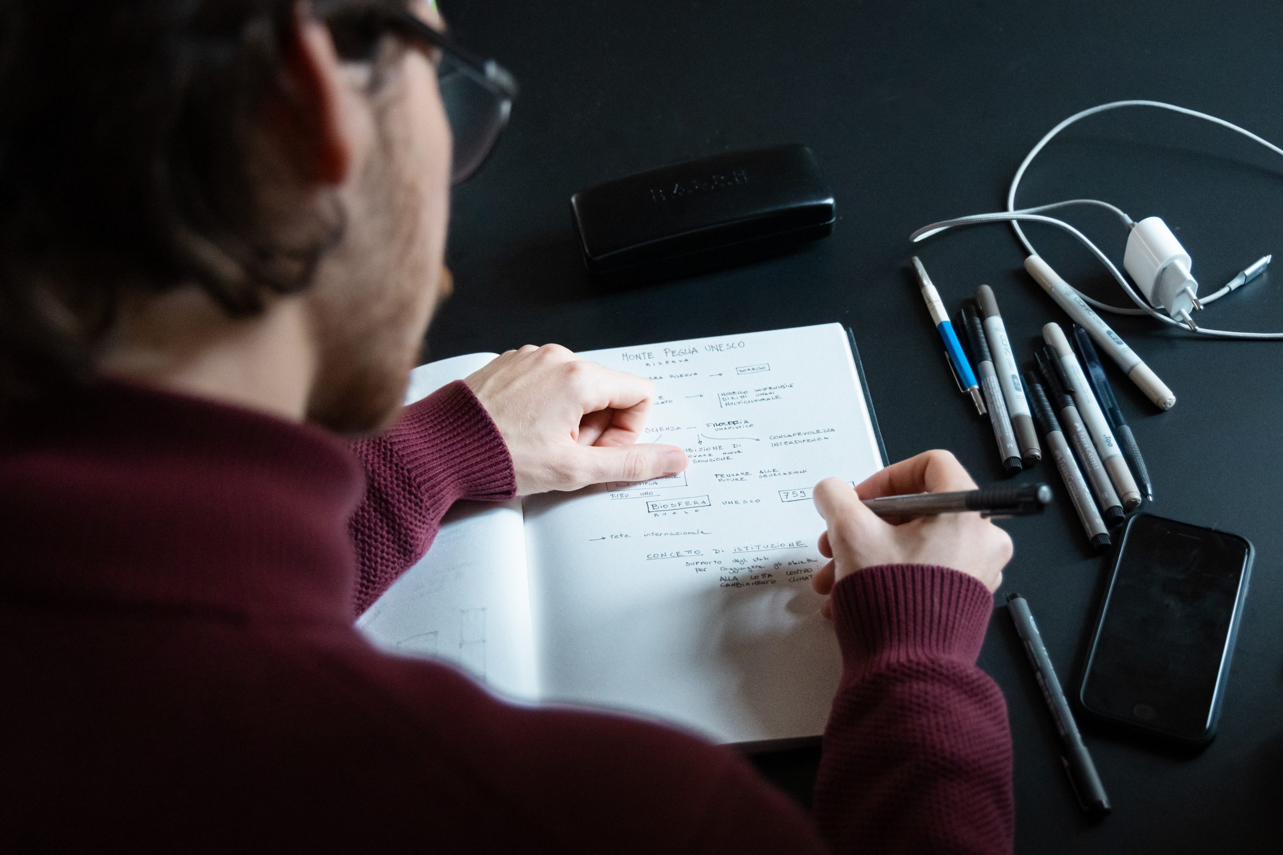 Scatto dall'intervento di Francesco Paola al corso di Basic Design. Foto: Athos Arcuri