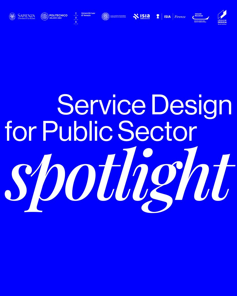 Testo bianco Service Design for Public Sector spotlight su sfondo blu, loghi universitari in alto.