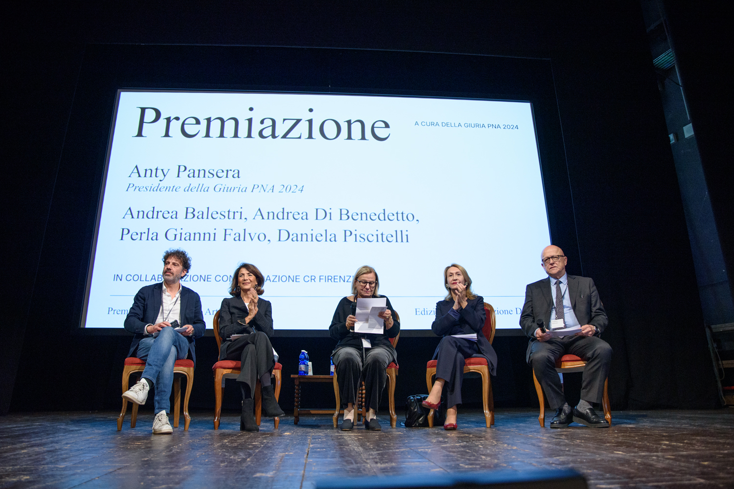 La giuria, da sinistra verso destra: Andrea Di Benedetto, Daniela Piscitelli, Anty Pansera, Perla Gianni Falvo, Andrea Balestri – ph. Antonio Viscido