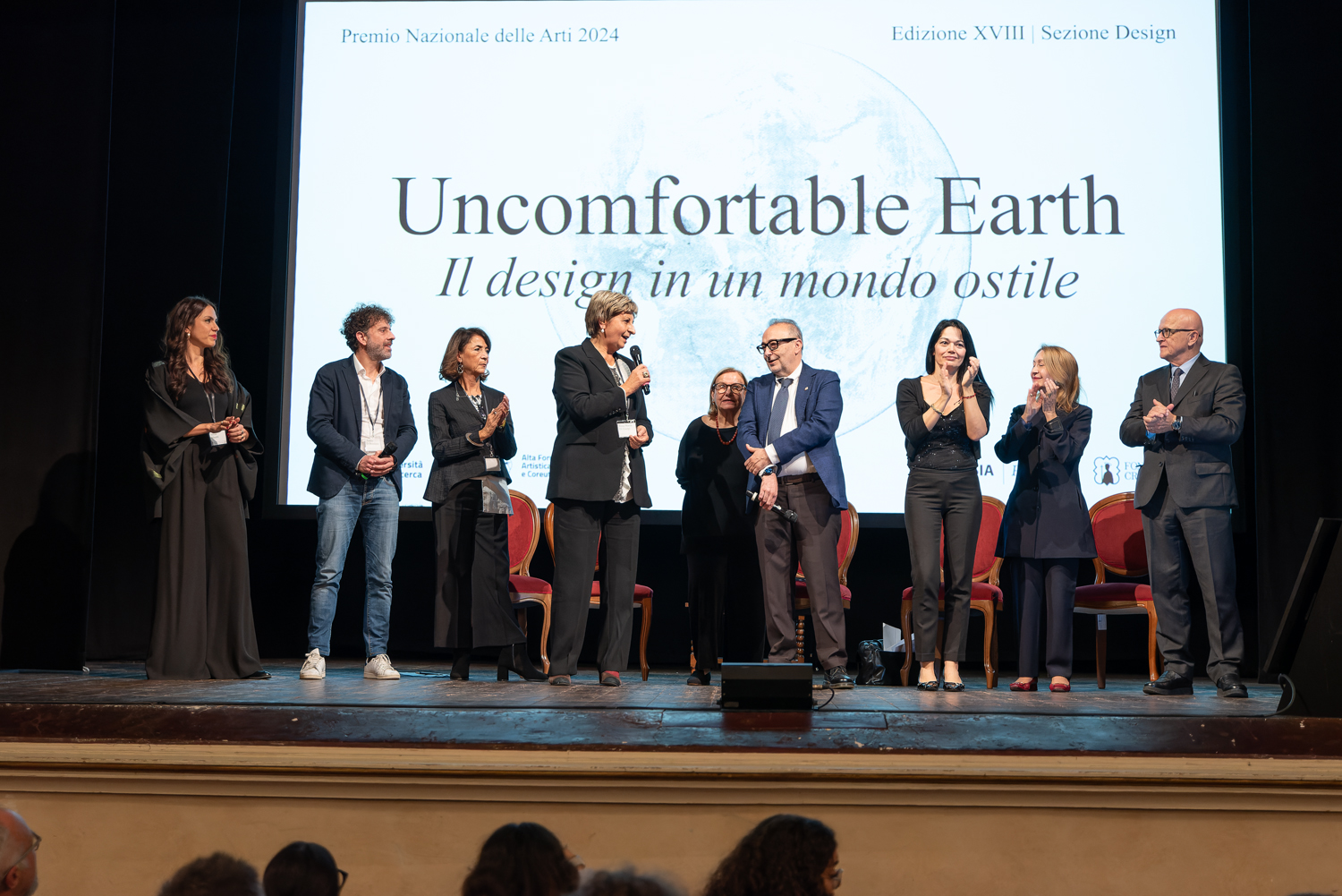 Da sinistra verso destra: Silvia Masetti, Andrea Di Benedetto, Daniela Piscitelli, Rosa Maria Di Giorgi, Anty Pansera, Francesco Fumelli, Maria Ferraro, Perla Gianni Falvo, Andrea Balestri – ph. Antonio Viscido