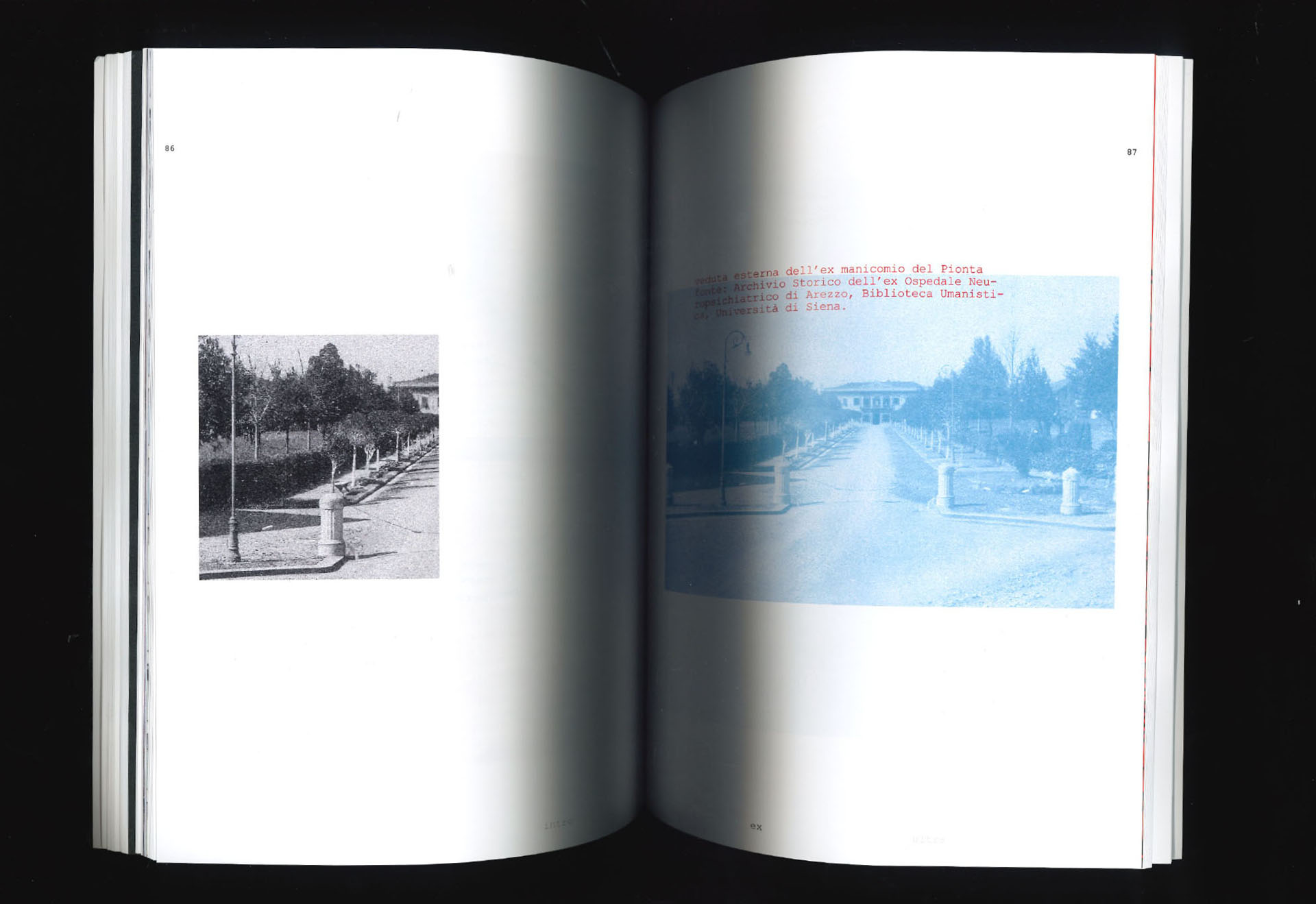 Pagine di un libro aperto con immagini storiche in bianco e nero di un manicomio, testo rosso, foto d'epoca.