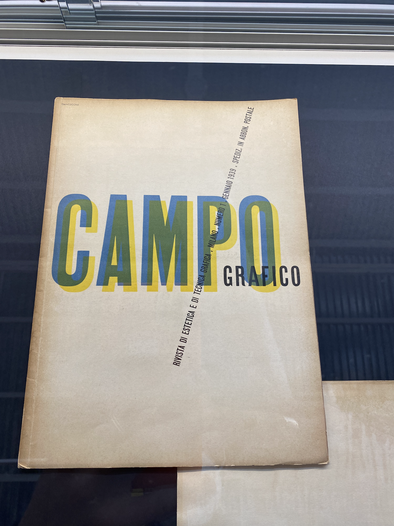 Copertina di Campo Grafico, rivista italiana di design e grafica, con titolo in caratteri bold colorati.